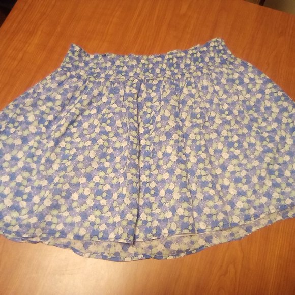 Old Navy Dresses & Skirts - EUC Blue Floral Skirt
